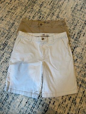 Men’s Izod Saltwater Shorts. Two pair Size 32.